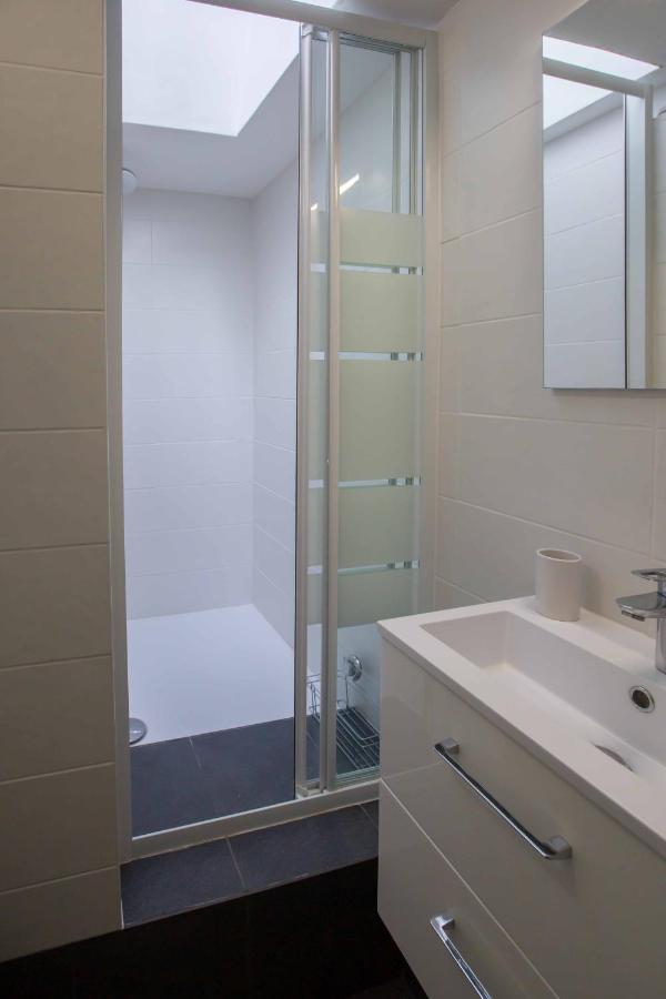 Modern Apartement In The City Center. Poissy Kültér fotó