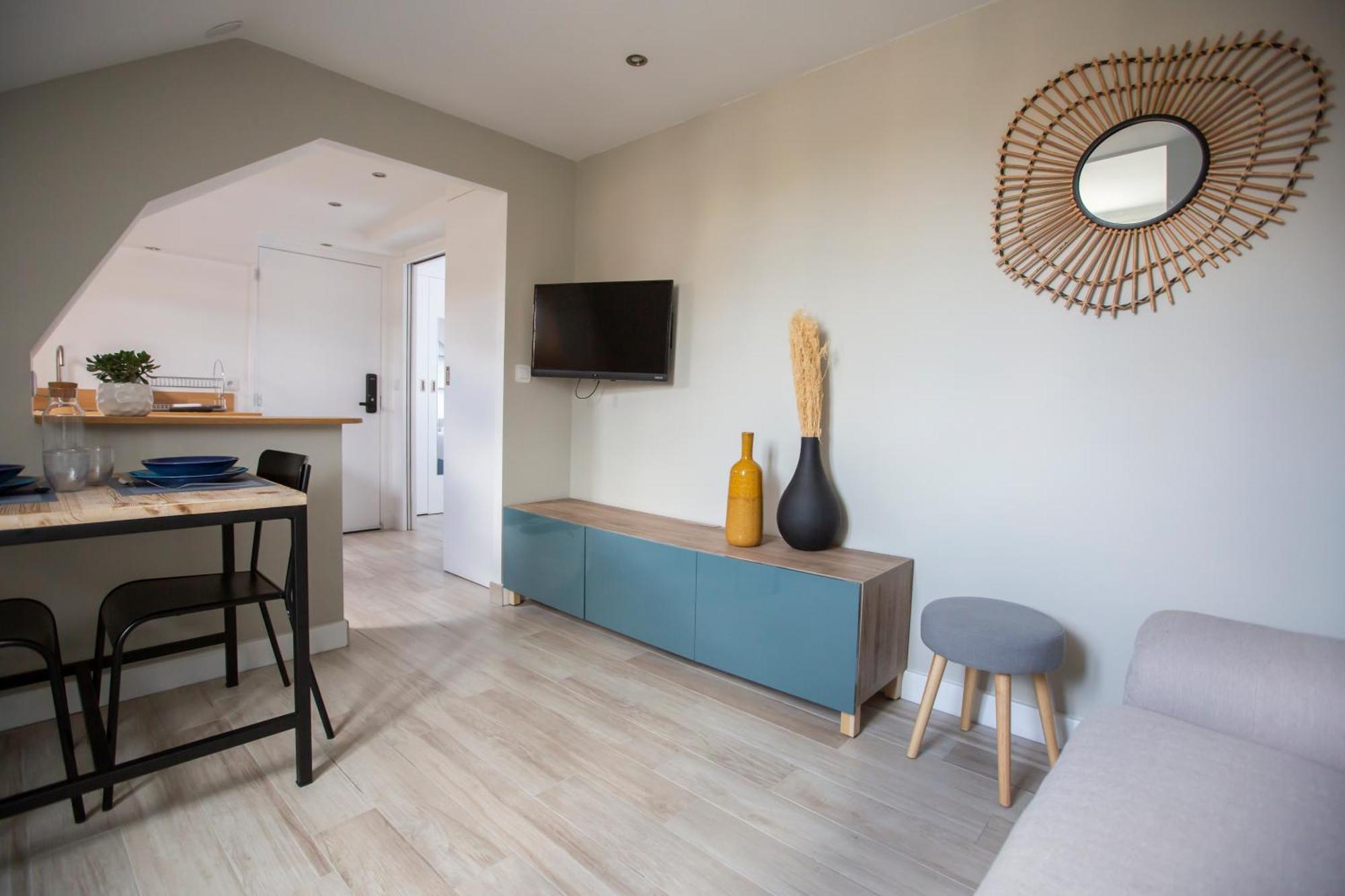 Modern Apartement In The City Center. Poissy Kültér fotó